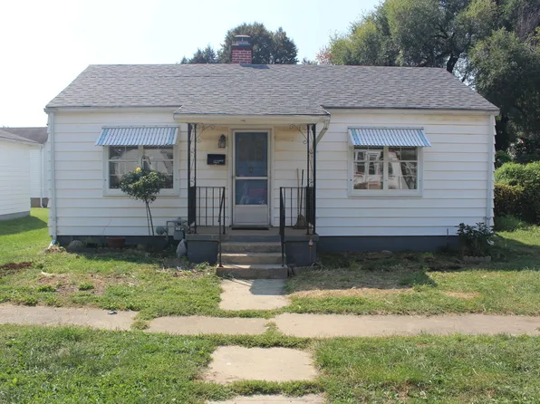212 W White St, Clinton, IL 61727