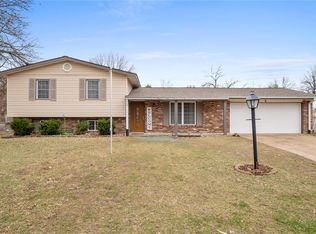 6 Oak Hill Ln, Saint Peters, MO