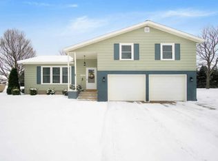 2549 Rhodora Dr, Zeeland, MI 49464