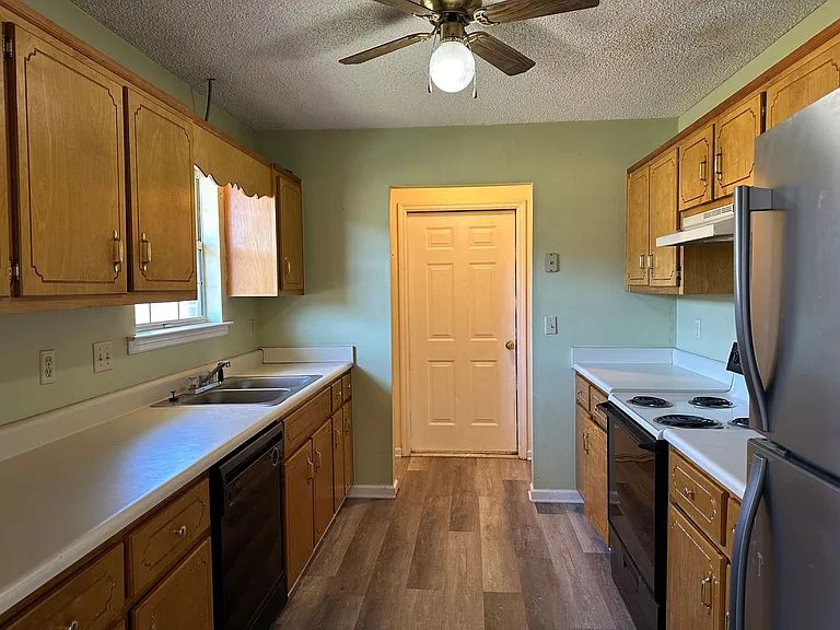 1460 Flo Zechman Dr — Photo 3