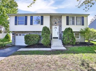 7025 Academy Ln, Lockport, NY 14094