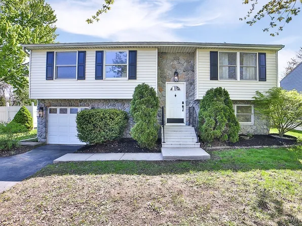 7025 Academy Ln, Lockport, NY 14094