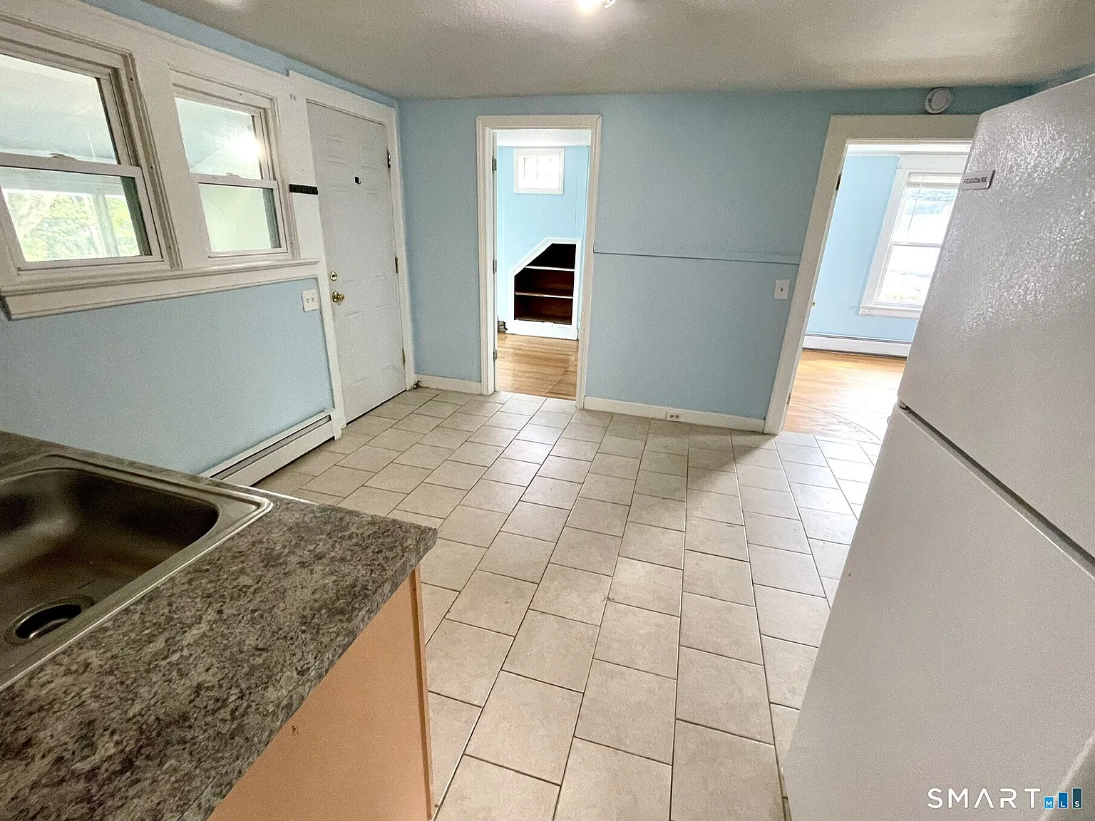 3 bed, 1.0 bath, 1584 sqft, $1,700 — Photo 4