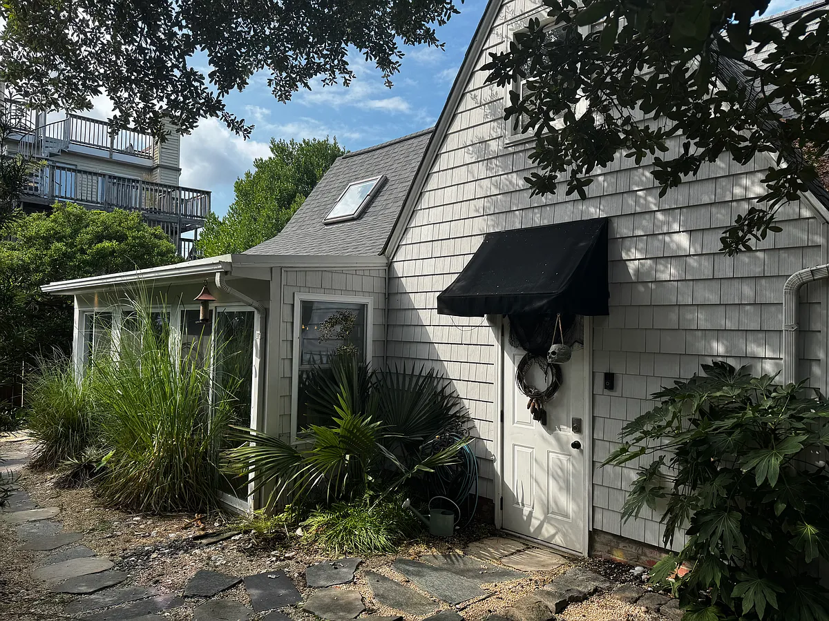 Photo 2 of 19 - 105 58th St #2 - Virginia Beach, VA Building Photo - 105 58th St #2
