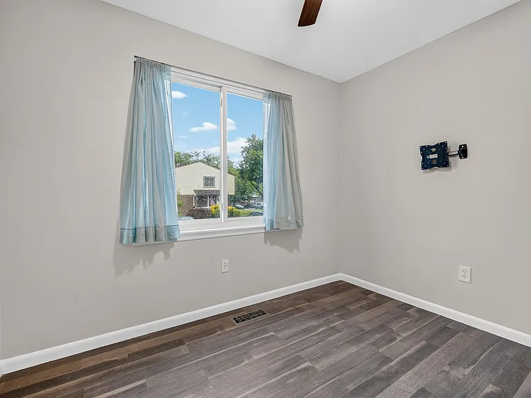 8808 Eureka Ln — Photo 16