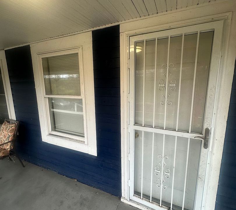 1st image of 642 Congress Ave