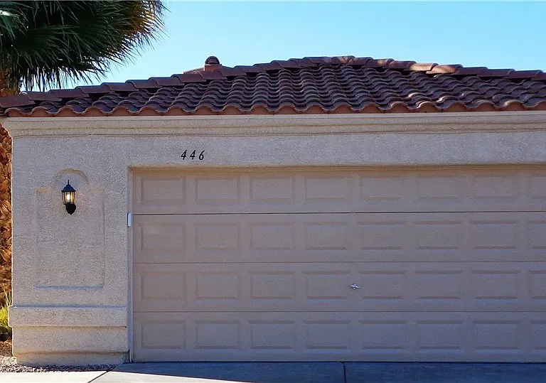 446 Nancy Dr — Photo 1
