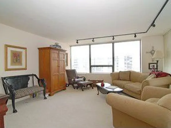 1560 N Sandburg Ter APT 2801J, Chicago, IL 60610