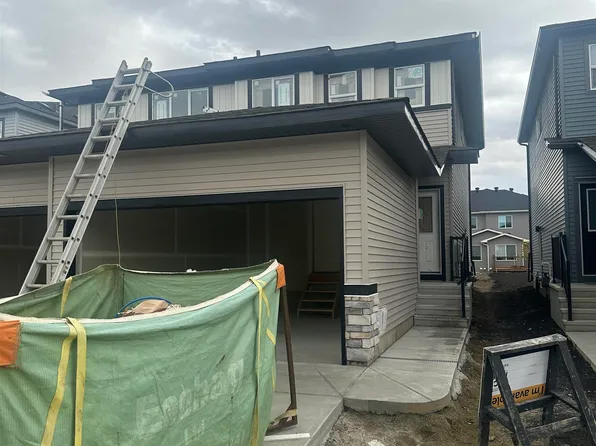 18123 74th St NW, Edmonton, AB T5Z 0M7