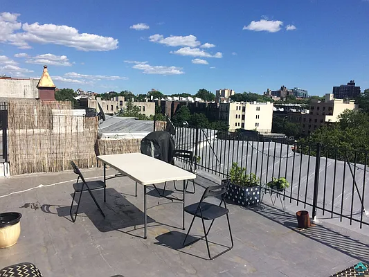 Rented by EXR | media 7