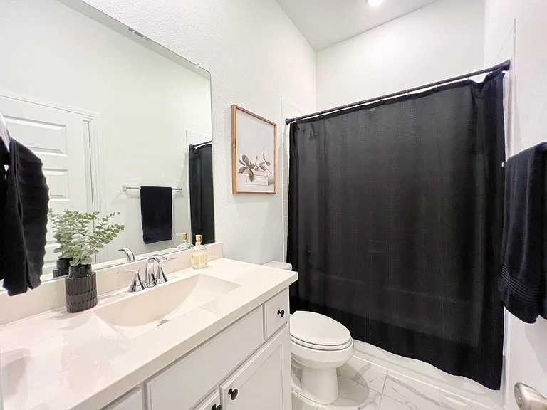 2410 Doncaster Dr — Photo 12