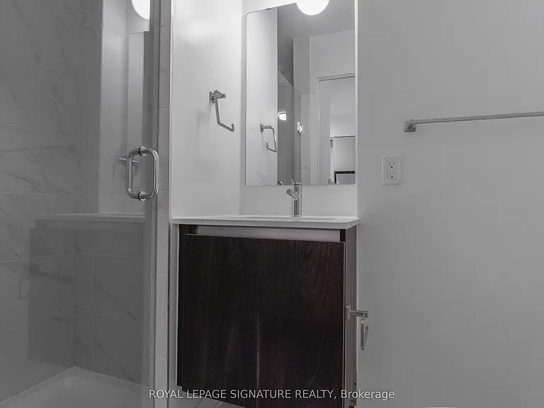 395 Dundas St W #222 — Photo 17