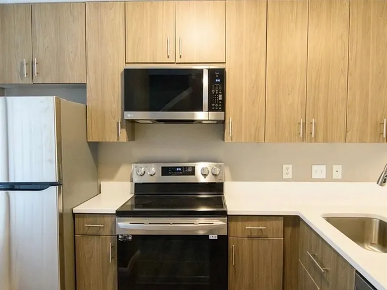 6003 Cullen Dr — Photo 4