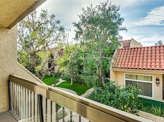 3rd image of 994 Palo Verde Ave