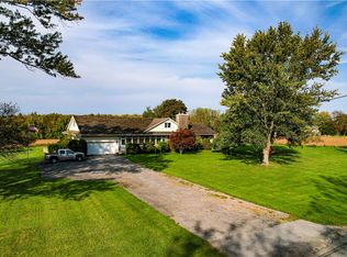 6195 Sweetland Rd, Stafford, NY 14143