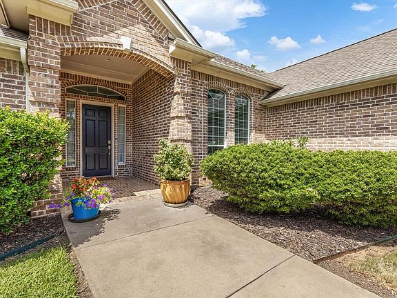5th image of 1508 Twin Oaks Dr