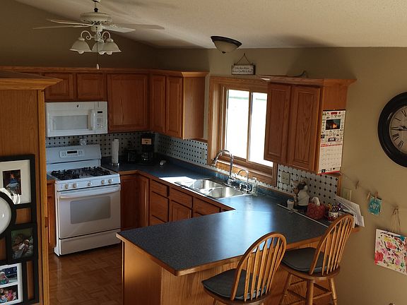 3rd image of 221 Prairie Ln
