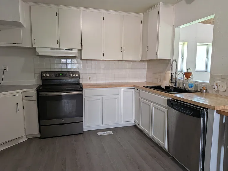 3617 W F St — Photo 15