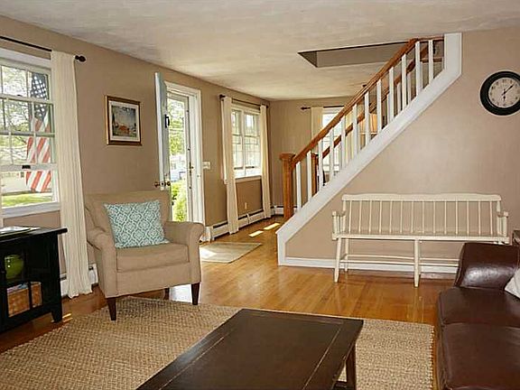 4th image of 11 Jonquil Dr