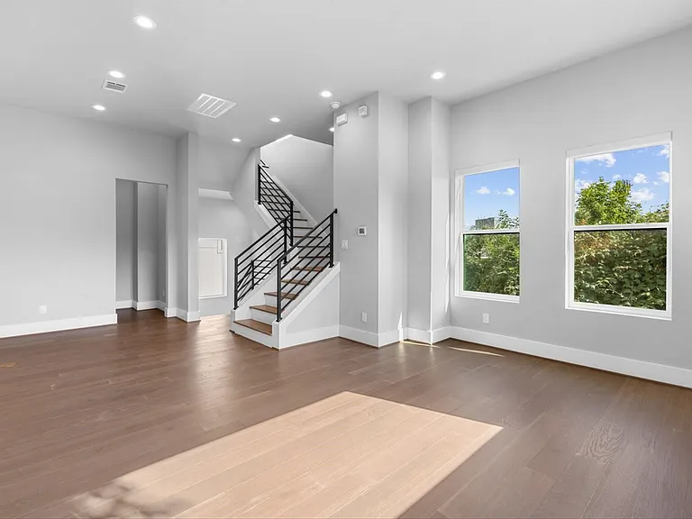 1621 Wheeler St #E — Photo 17