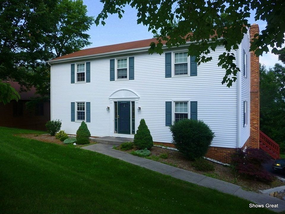 For Sale: 2625 Summit Ridge RD, Roanoke, Virginia 24012