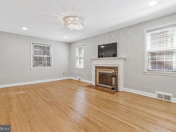 5th image of 1714 33rd Pl SE