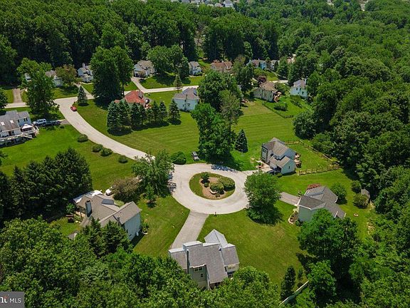 3rd image of 504 Augusta Dr
