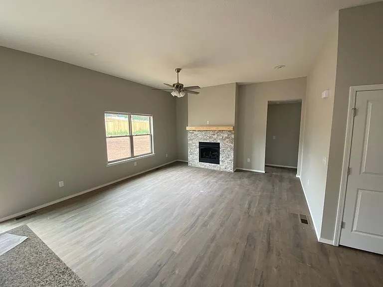408 E Wright St — Photo 11