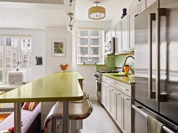 200 West 20th Street image 1 of 11