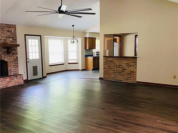 5th image of 115 Driftwood Cir