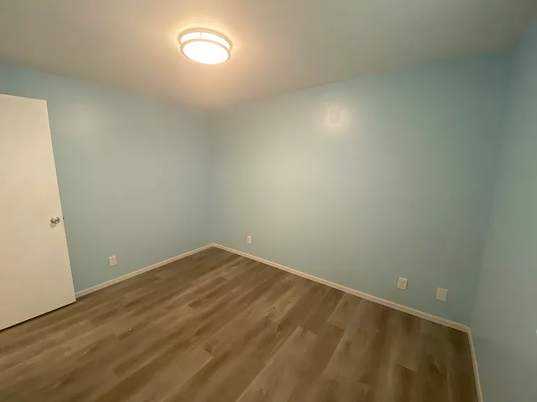 Back bedroom - second angle