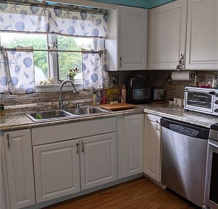 4th image of 812 1st Ave