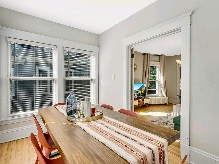 2109 Girard Ave S — Photo 3