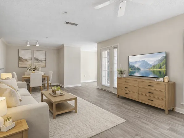 Lexington on the Green