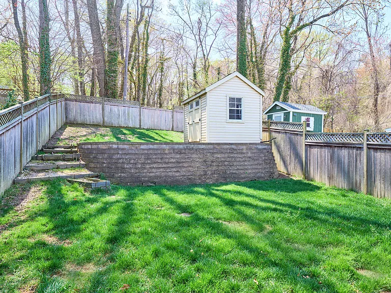 2319 Riverview Ter — Photo 18