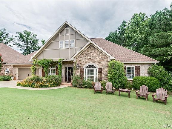 3rd image of 4574 Royale Dr