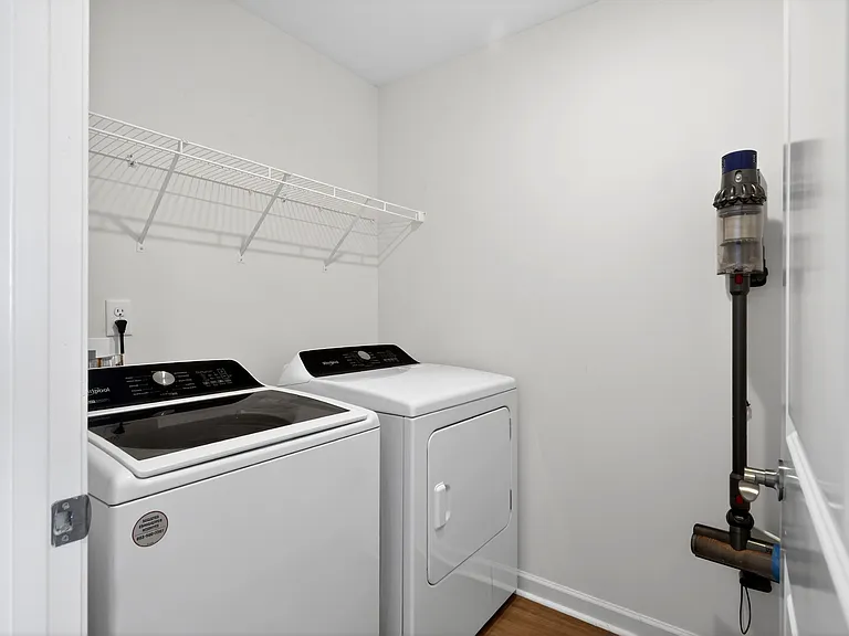 3912 Sadie St — Photo 19