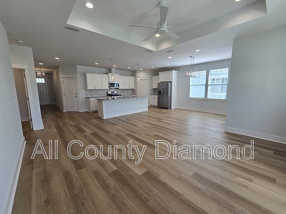 3rd image of 427 Foxtail Way