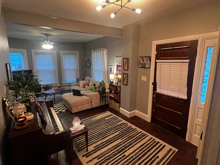 239 Illinois Ave — Photo 5