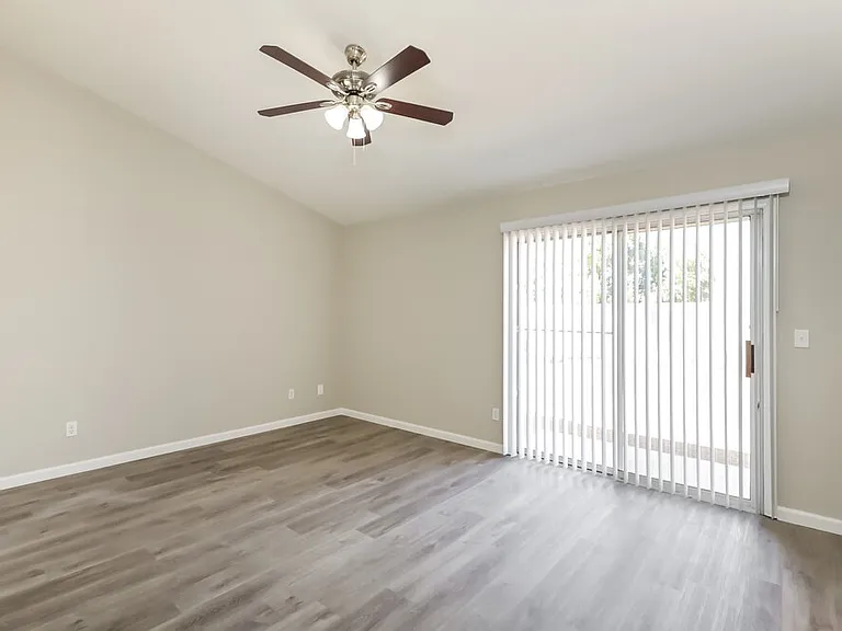 6180 Bruma Ave — Photo 11