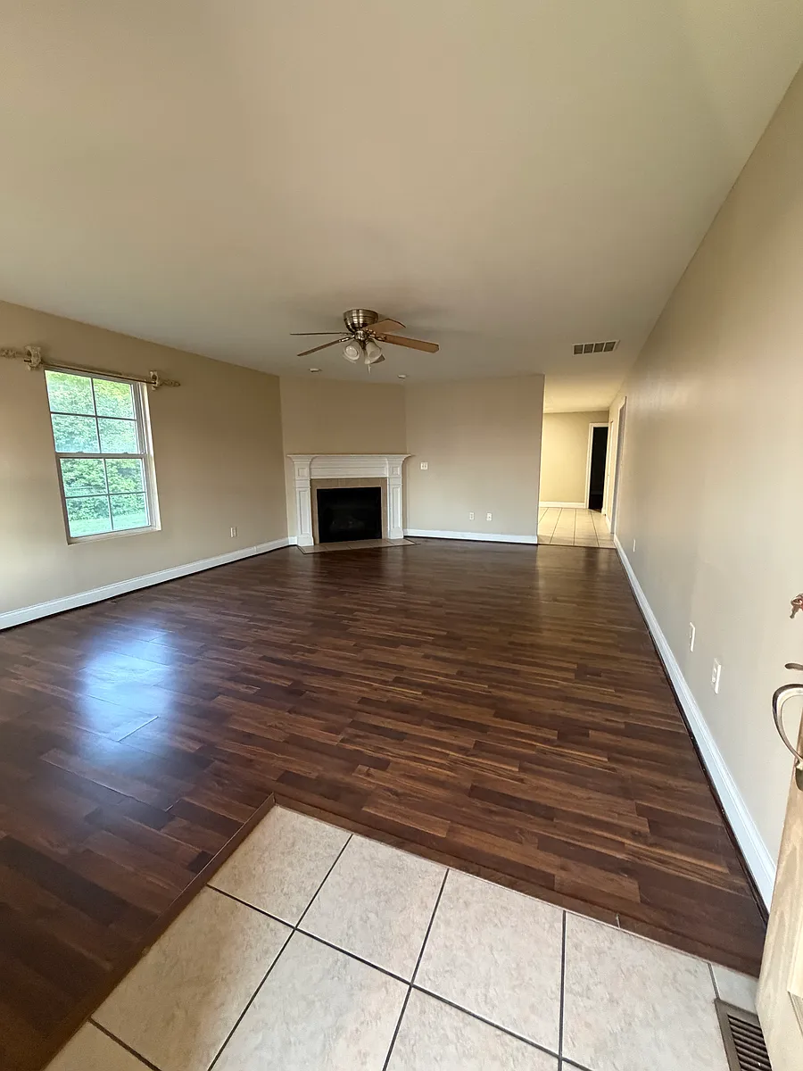 Building Photo - 102 Foxx Manor Dr