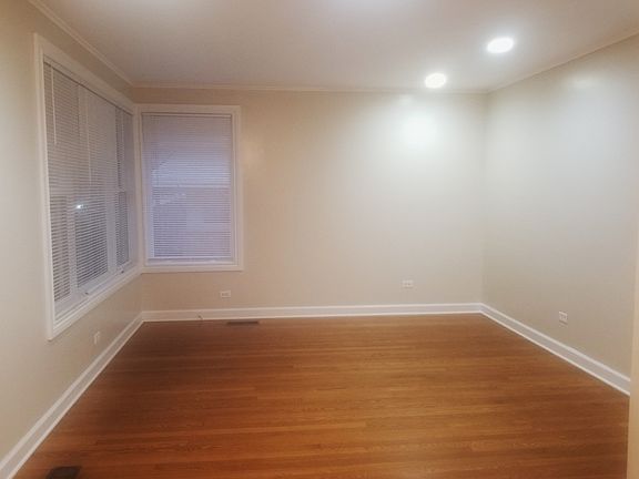 3rd image of 14421 Woodlawn Ave