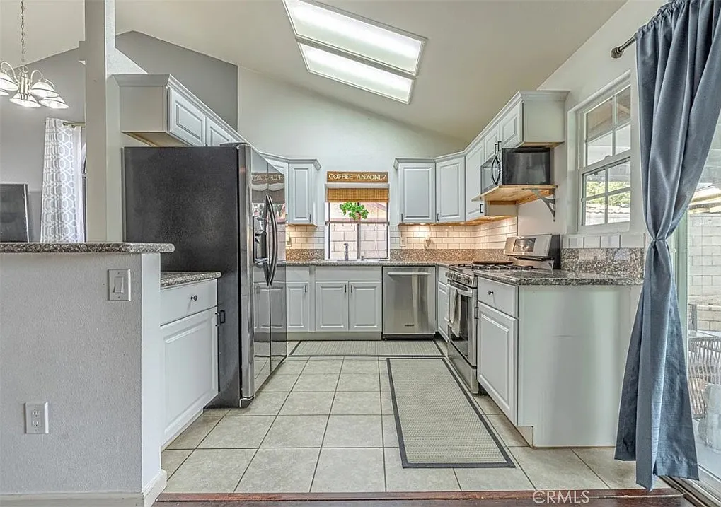 3 bed, 1361 sqft, $3,150 — Photo 3