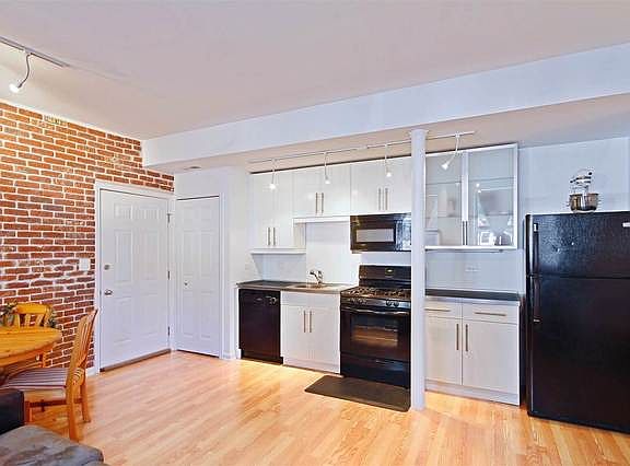 3rd image of 1856 N Sawyer Ave #104