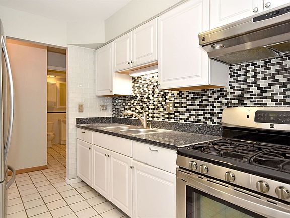 3rd image of 415 S Lombard Ave APT 204