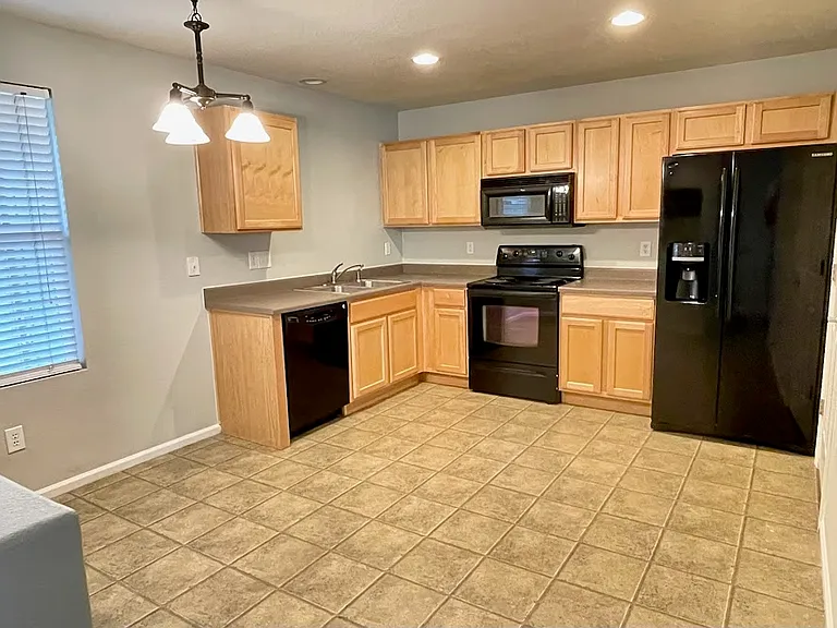368 Smith Cir — Photo 4