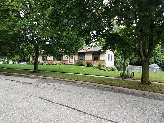 3rd image of 38 Gibraltar Dr NE