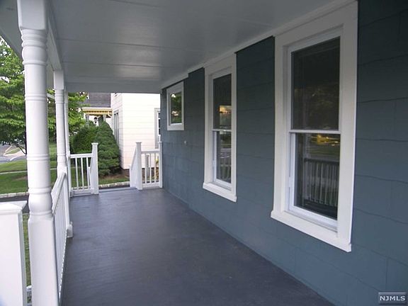 4th image of 406 Fairview Ave Floor 1