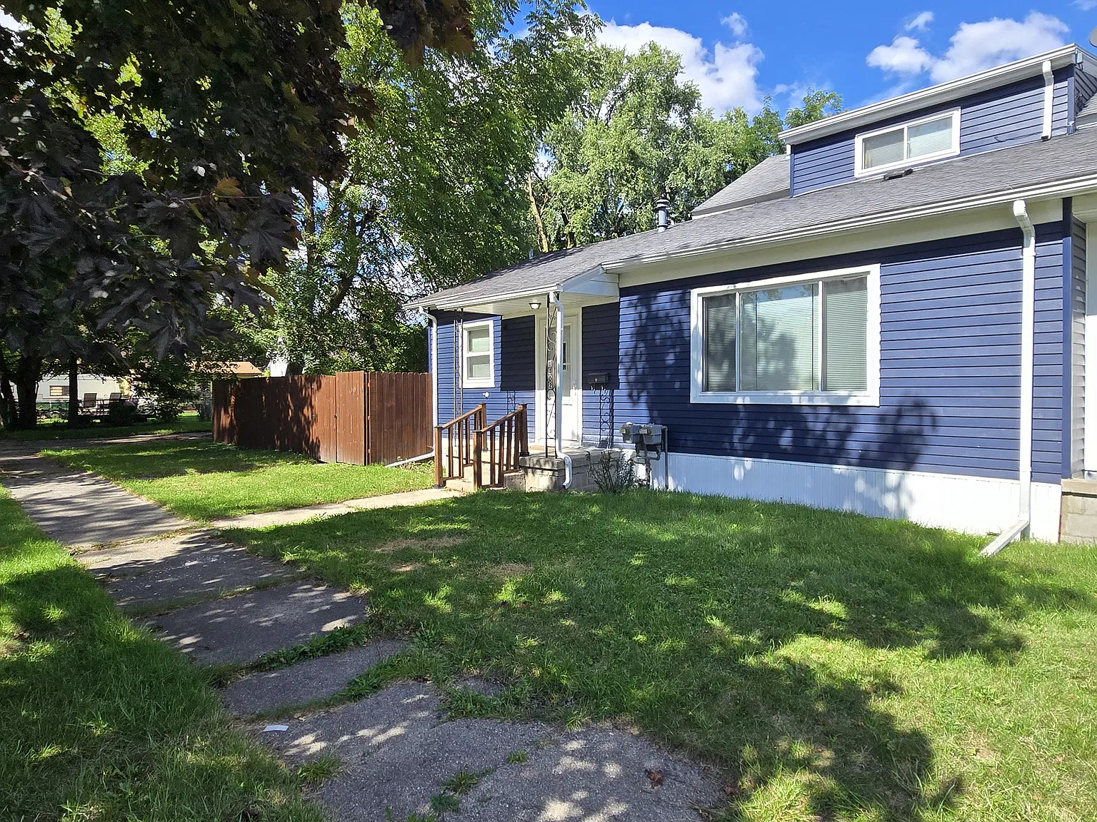 2 bed, 1160 sqft, $975 — Photo 2