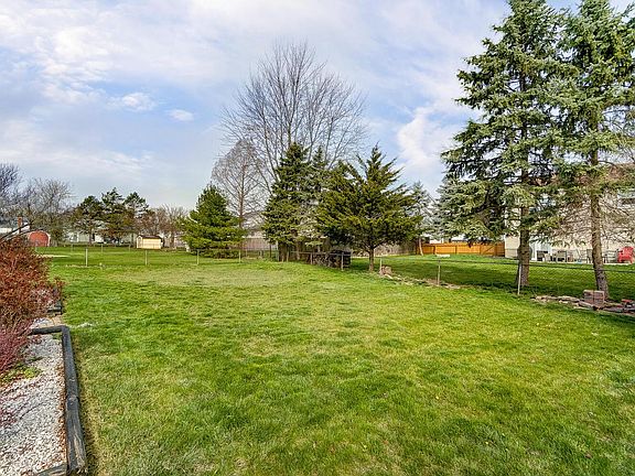 4th image of 5596 Fescue Dr